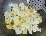 A picture of step 2 of Aloo Gobhi fry.