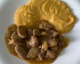 Foto del paso 6 de la receta: Solomillo de cerdo al ajillo con puré de patata aromatizado con tomillo y pimentón