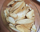Foto del paso 1 de la receta: Tostas de salchichón y queso de cabra