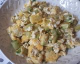 Foto del paso 3 de la receta: Brunch de ensalada de tomate y queso y revuelto de calabacín