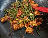 Foto langkah ke 3 dari resep Tahu Kacang Panjang Tumis Kecap Pedas.