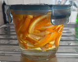 Foto del passaggio 4 della ricetta Scorze d’arancia candite🍊