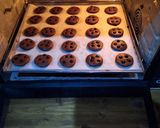 Foto langkah ke 2 dari resep Biskuit Coklat Renyah.