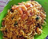 Foto langkah ke 6 dari resep Mie goreng udang pedas enak.
