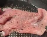 Foto del paso 2 de la receta: Milanesa de puerco 🐷 en salsa roja