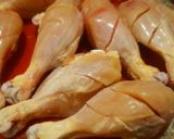 A picture of step 1 of Chicken steam tikka.