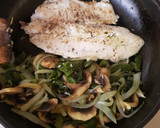 Foto del paso 3 de la receta: Filete de pescado con poblano y champiñones