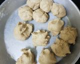 A picture of step 1 of Pyaj paratha.