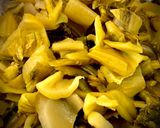 Hình bước làm 1 của món Da Heo Quay Kho Dưa Cải