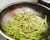 Hình bước làm 1 của món Tôm thẻ xào đậu tây