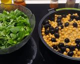 Foto del paso 3 de la receta: Ensalada de Garbanzos Tostados con Canónigos y Rulo de Cabra