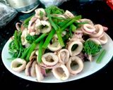 Hình bước làm 3 của món Mực Ống 🦑 Xào Ngọn Su Su