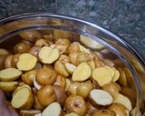 Foto langkah ke 2 dari resep Cheesy Baby Potato.