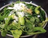 A picture of step 3 of Spring onion coriander mint chutney.
