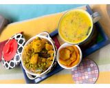 A picture of step 7 of Cauliflower Sabji/Aloo-Phulkopir Dalna: Typical Bengali Style (No Onion-Garlic).