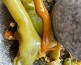รูปขั้นตอนการทำที่ 2 ของ น้ำพริกมะกอกพริกหนุ่มใส่มะแขว่น🧄🌶️