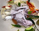 Gambar langkah 2 resipi Kuetiau Tomyam Seafood.