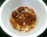 紅棗枸杞菇菇雞湯【電鍋料理】的食譜步驟2照片