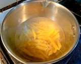 Foto langkah ke 1 dari resep Penne with Chicken and Horenso.
