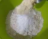 A picture of step 2 of Steamed Wheat Flour Cake.