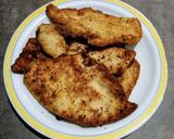 Foto del paso 2 de la receta: Filetes de pechuga de pollo a las finas hierbas empanados