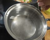 Foto del paso 5 de la receta: Fideos de arroz con verduras pollo y gambas 🫑🥑🍗🦐
