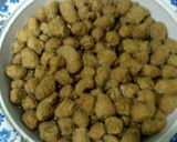 A picture of step 1 of Soyabean Masala Chunks.