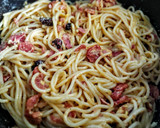 Foto del paso 3 de la receta: Espaguetis🍝 Carbonara🥓Con Uvas Pasas...!