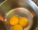 Foto del paso 3 de la receta: Frutillas bañadas en chocolate (inspiración: Como agua para Chocolate)