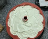 Foto del passaggio 9 della ricetta Tiramisù su Biscotto Sacher