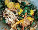 Foto langkah ke 6 dari resep Seafood Saus Padang Komplit (Seafood Asam Pedas Manis aka Seafood Tumpah).