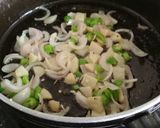 A picture of step 3 of Aaloo poha.