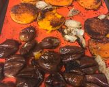 Foto del paso 1 de la receta: Guarnición de berenjenas baby, calabaza y cebollas asadas