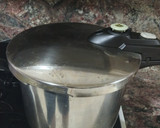 Foto del paso 4 de la receta: Pollo a la cerveza en olla rápida