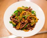 A picture of step 6 of Stir-fried beef and paprika with oyster sauce.