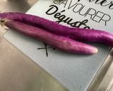 Une image de l'étape 1 de Aubergines chinoises, poivron vert et piments rouges marinés grillés à la plancha.