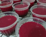 Foto langkah ke 2 dari resep Puding Buah Naga Susu Coklat.