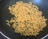 A picture of step 1 of Ají de Fideo.