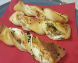 Foto del passaggio 4 della ricetta Tortiglioni sfiziosi di sfoglia al salmone