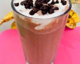 A picture of step 4 of Milo Banana shake.