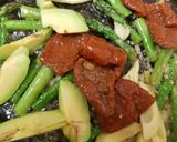 A picture of step 3 of Avocado, Asparagus tomato with Grated mozarella Dish.