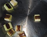Foto del paso 3 de la receta Espaguetis de ajo y guindilla con salsa de champiñones y crujiente de calabacín