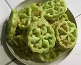 Foto langkah ke 7 dari resep Kembang Goyang.