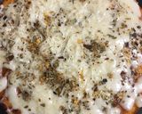 A picture of step 5 of Margherita pizza.
