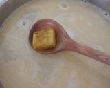 Fokhagymakrémleves sajtos krutonnal recept fázis 2 fotója