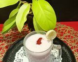 A picture of step 4 of Strawberry and Banana Milk Shake.