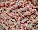 Foto del paso 1 de la receta: Pularda en salsa de setas y sabor Cookpad con patatas baby