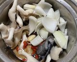 洋蔥🧅菇菇烏骨雞蒜頭雞湯（大同電鍋料理）的食譜步驟7照片
