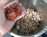 Foto del paso 4 de la receta: Alubias rojas con chorizo y gambas