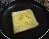 Foto langkah ke 5 dari resep Simple Garlic Bread Teflon (tanpa parsley / oregano).